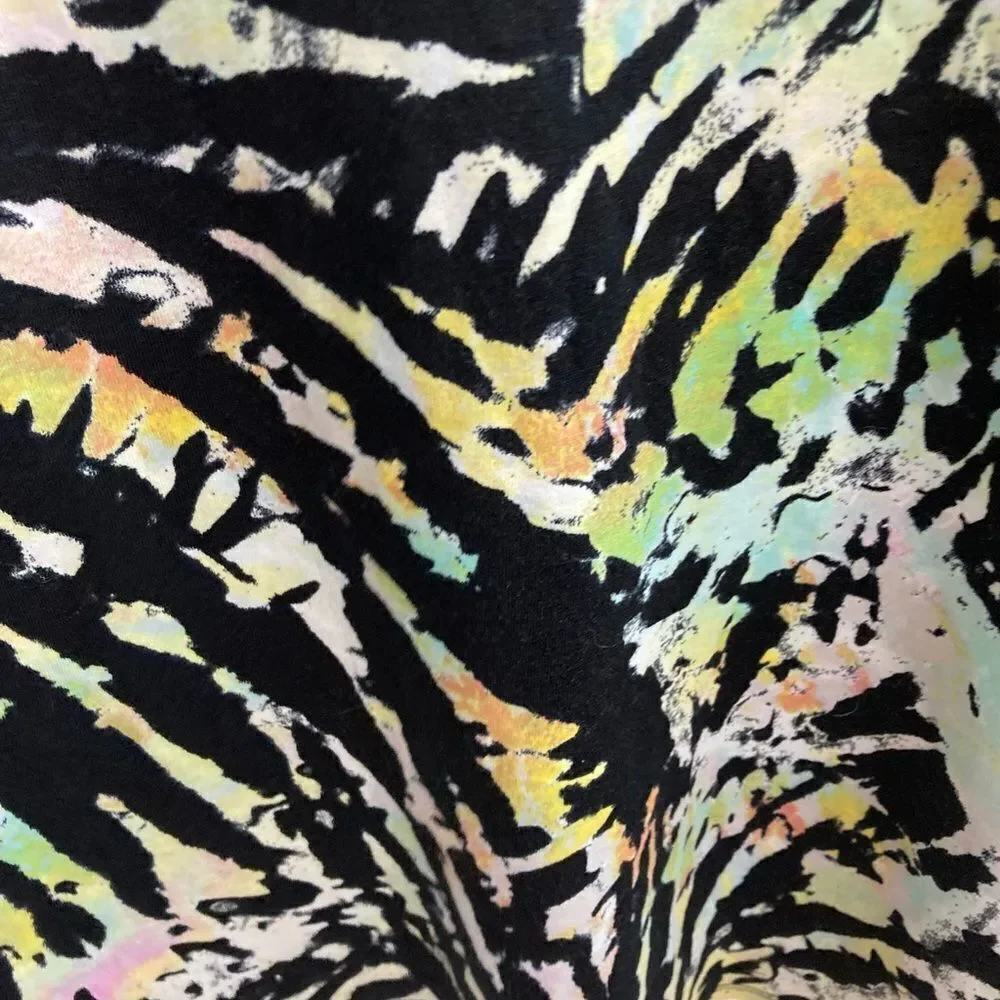 NWOT Abstract print dress V neck w/ pockets rare